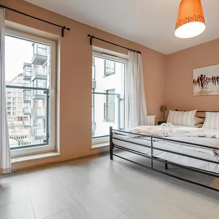 Chmielna Park, Sun & Snow