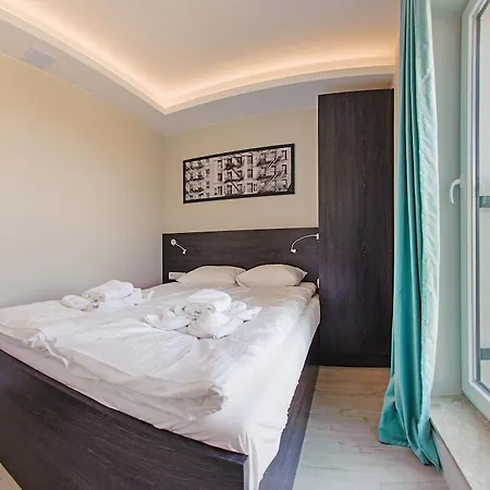 Chmielna Park, Sun & Snow *