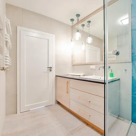 Chmielna Park, Sun & Snow