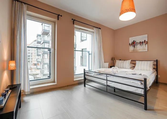 Chmielna Park, Sun & Snow