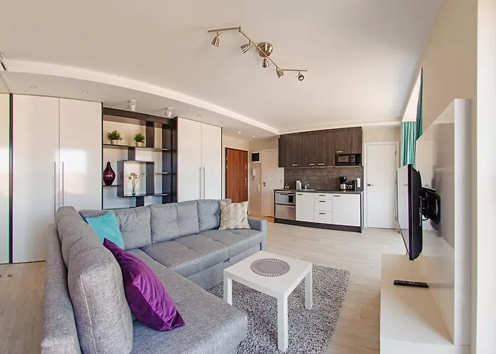 Chmielna Park, Sun & Snow *